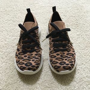 Skechers leopard print sneakers NWOT